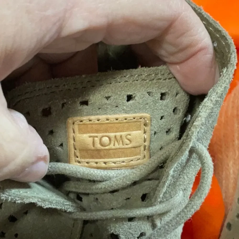 Toms Women's 7 Tan Leather Eyelet Wedge Shoe